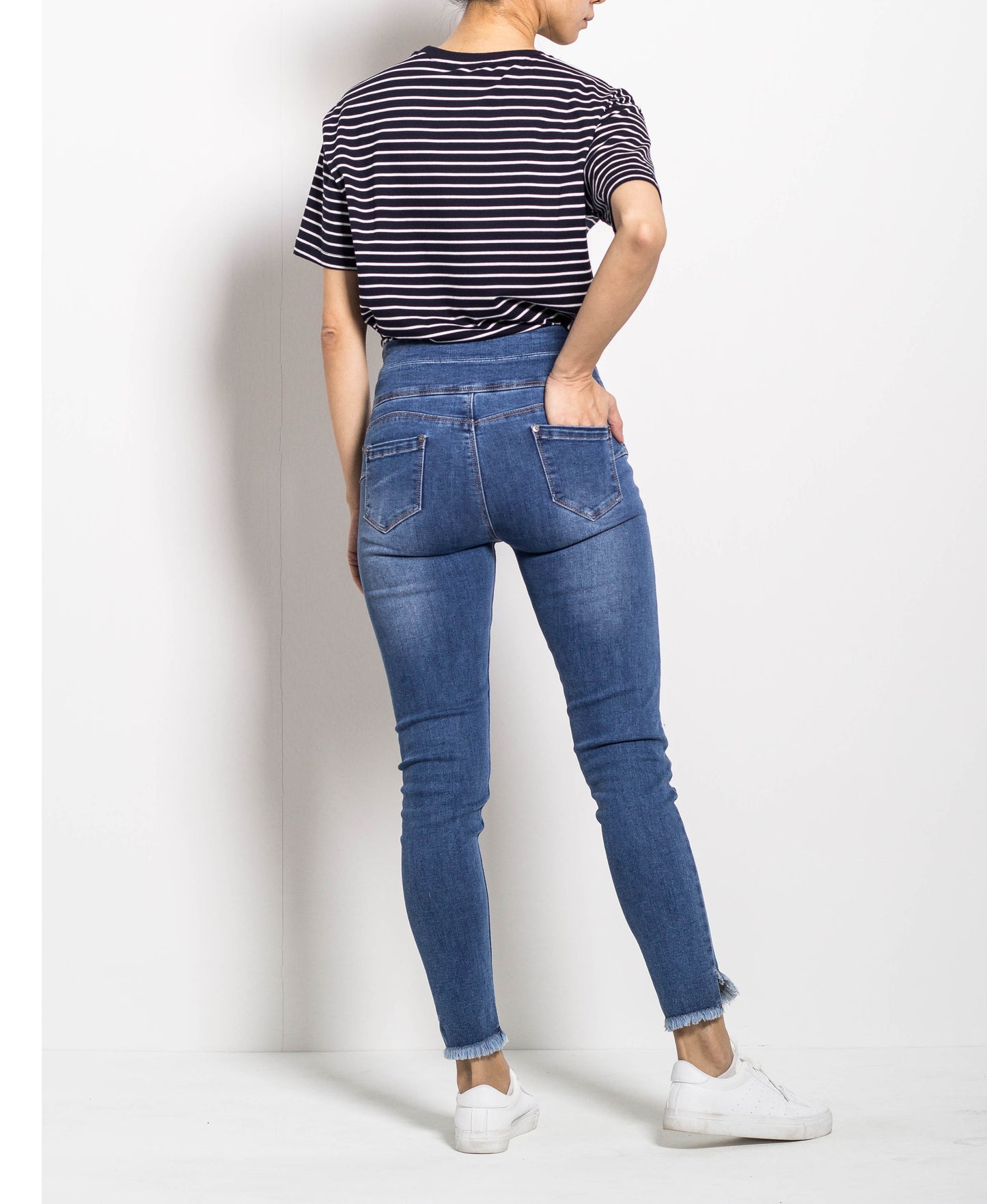 Women Long Mid Rise Skinny Fit Jeans - Blue - M0W520
