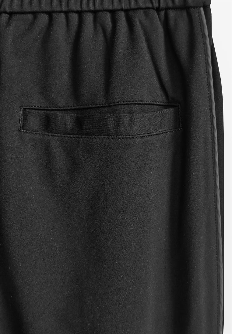 Men Short Jogger - Black - 610010