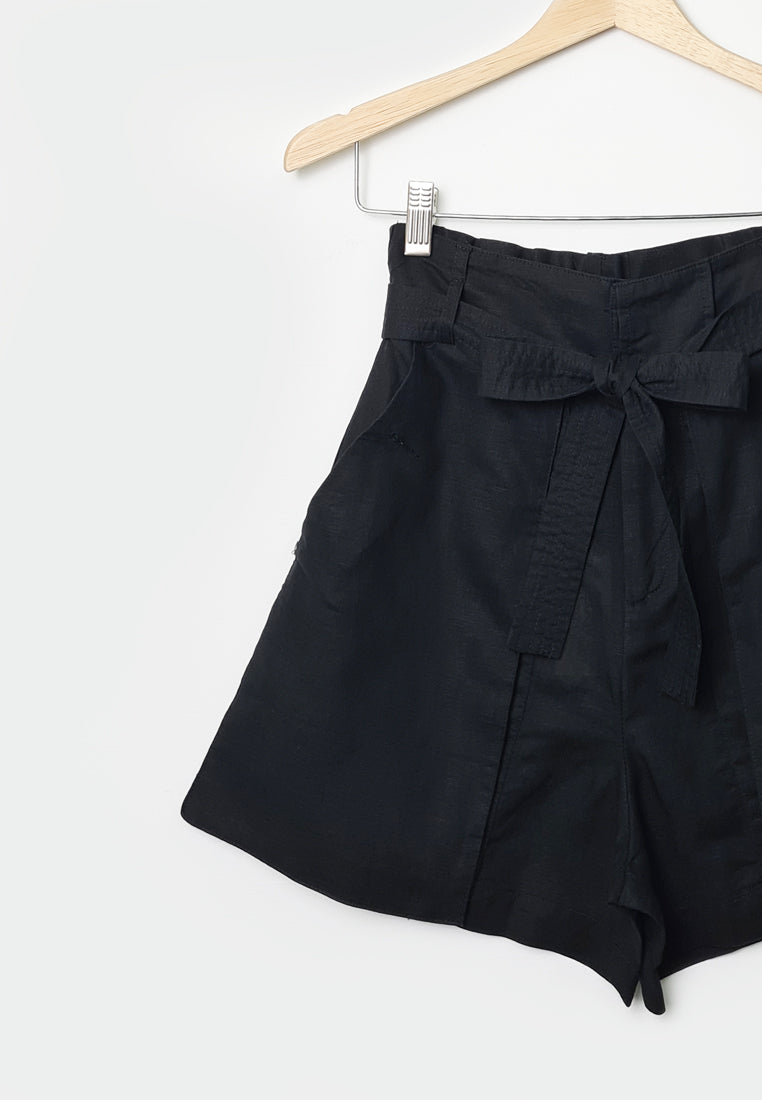 Women Short Pants - Black - M1W126