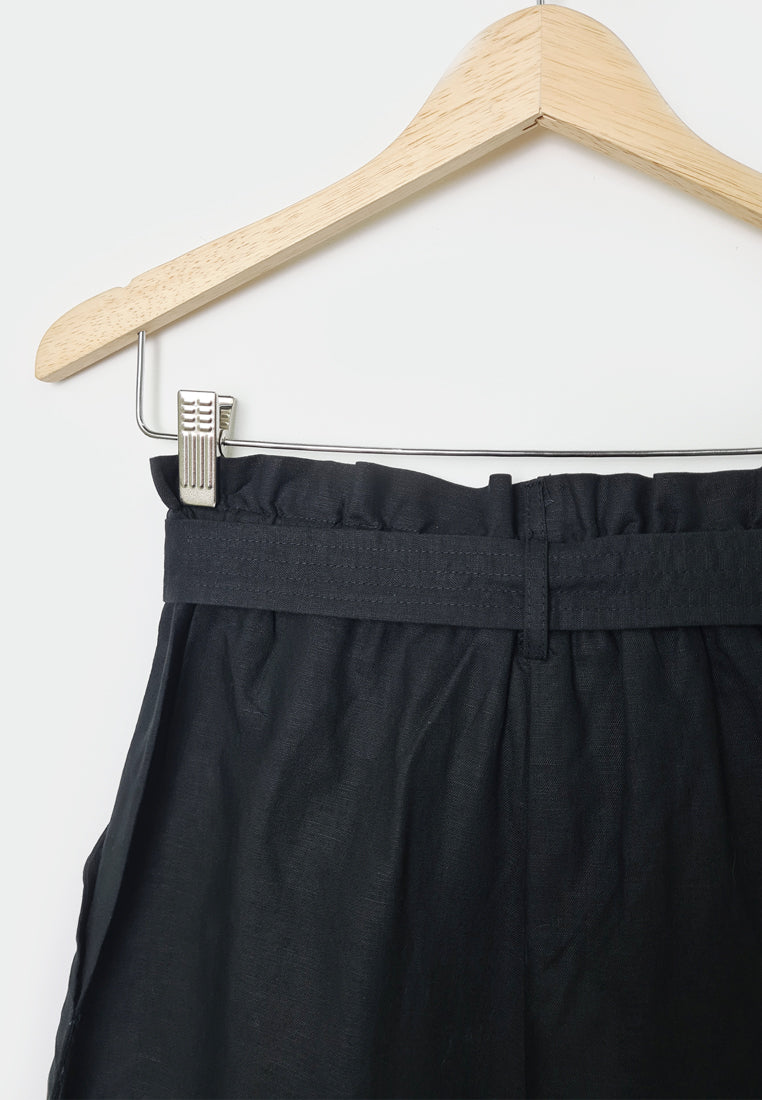 Women Short Pants - Black - M1W126