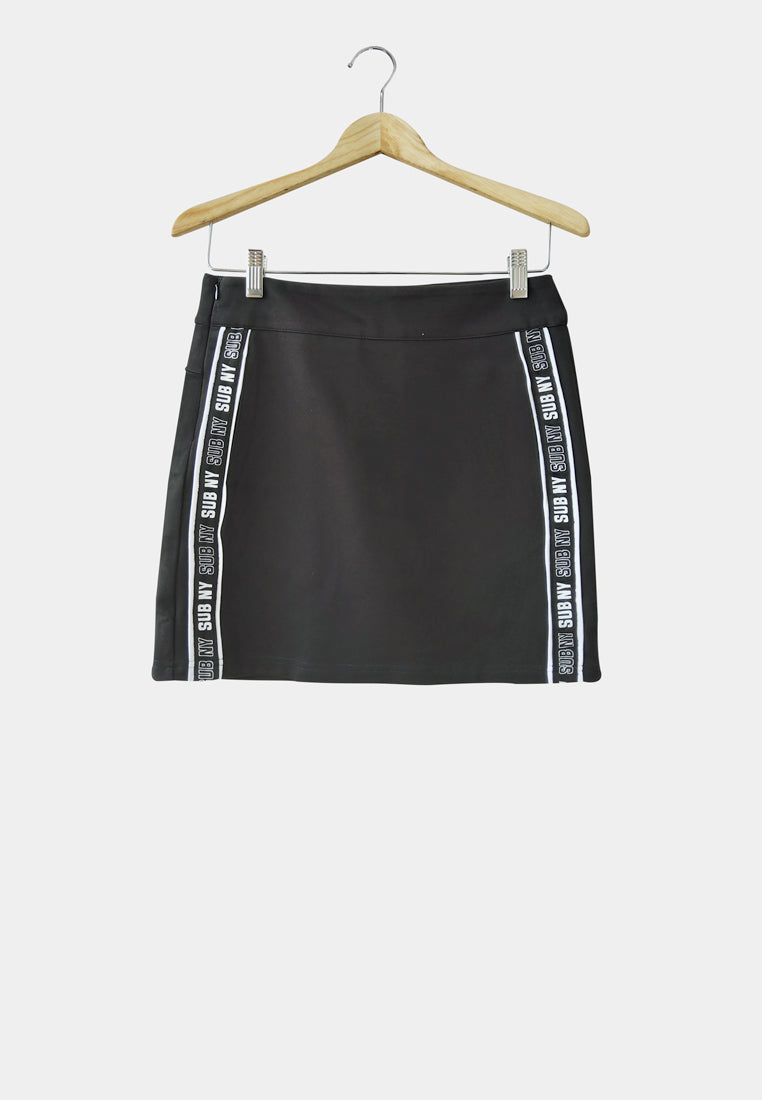 Women Short Skirt - Black - H1W224