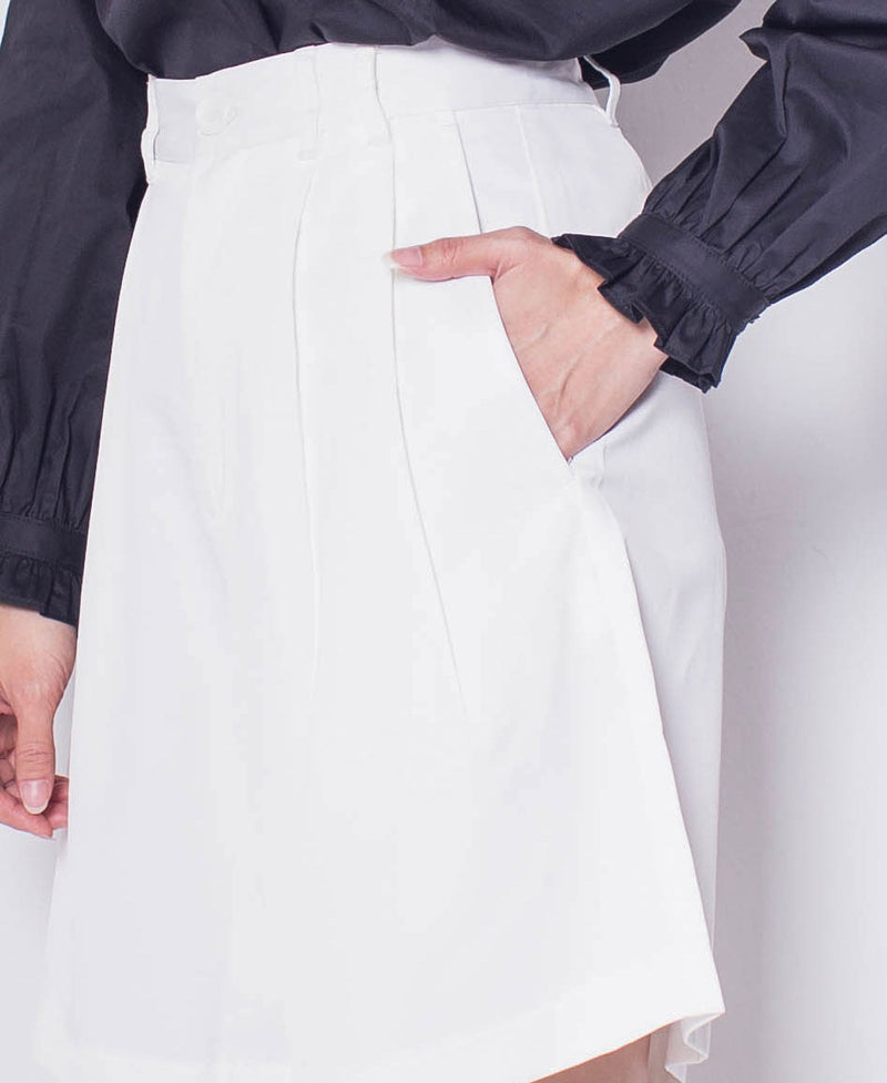 Women Pleated Front Slant Pocket Shorts - White - H0W834