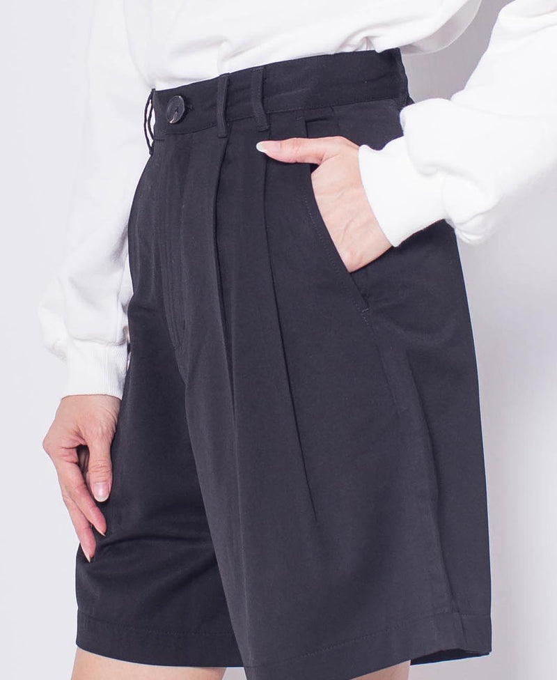 Women Pleated Front Slant Pocket Shorts - Black - H0W835