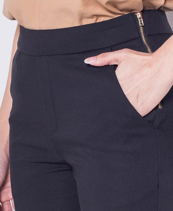 Women Slim Cut Cropped Pant - Black - H0W769